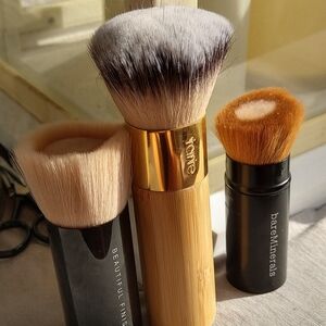 New! Makeup Brushes By Tarte and bare minerals Nice Must need for 26